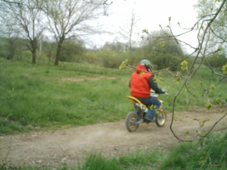 ARNAUD ( meme moto que yo)